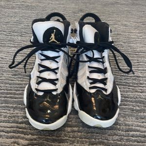 AUTHENTIC Air Jordans Nike, high-top, blk/wht/gold sneakers size: 5.5womens